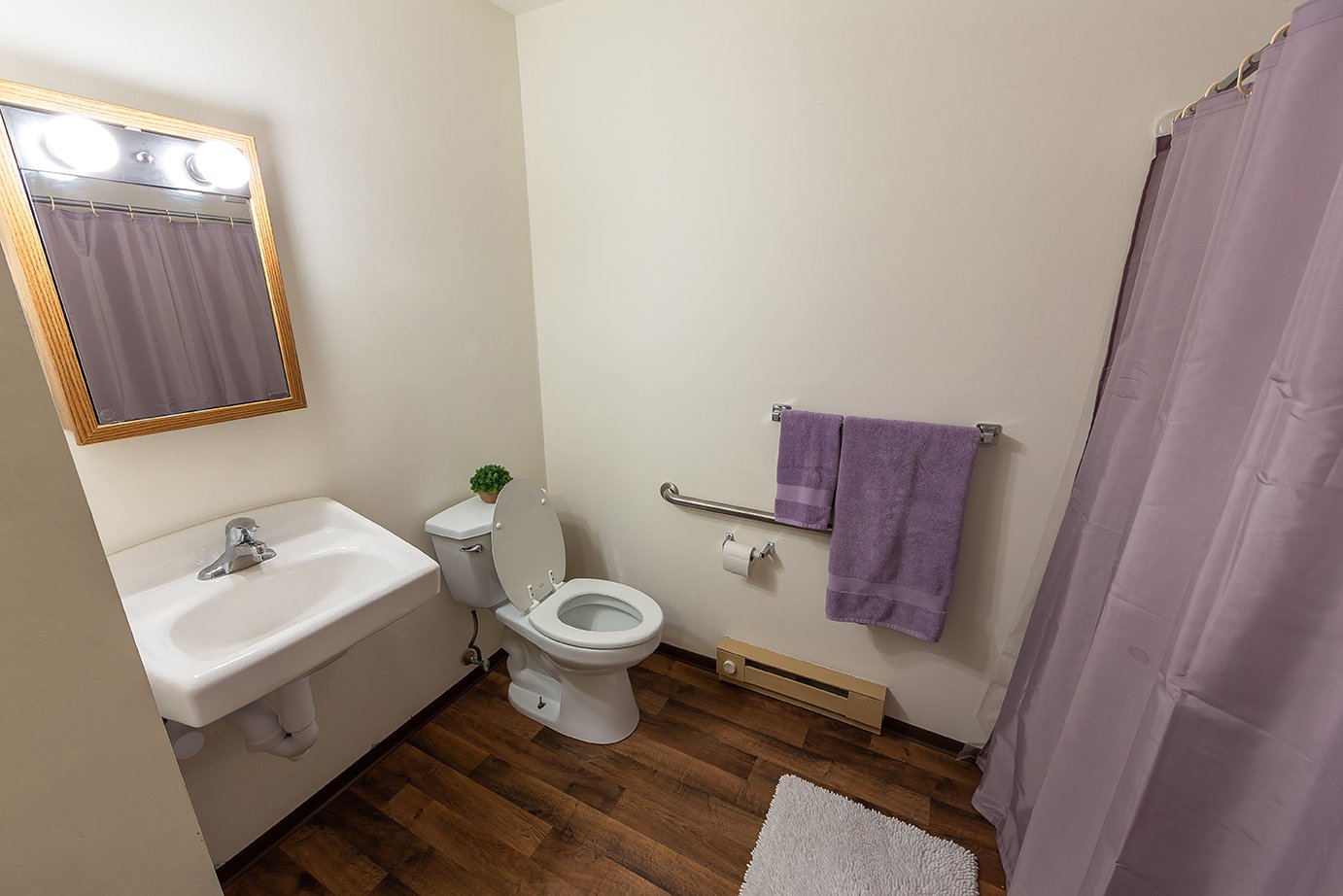 Suite bathroom